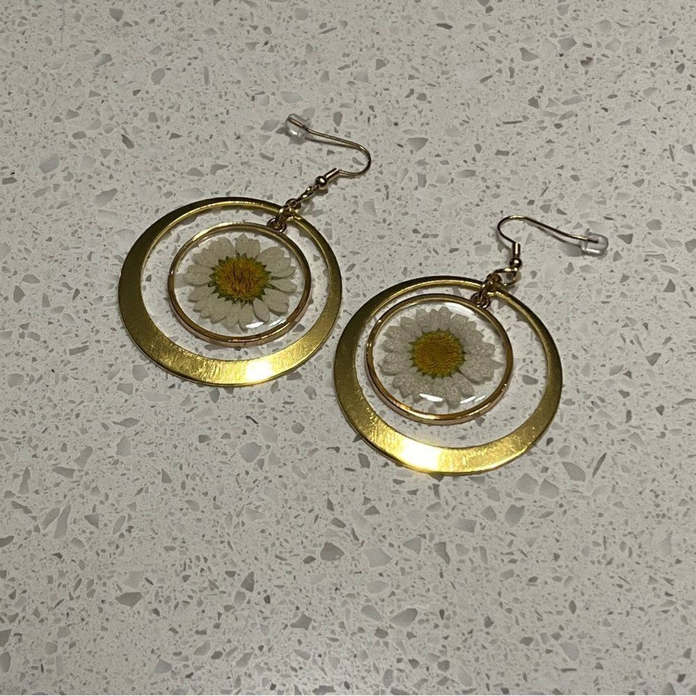 Bohemian Style Dried Flower Circle Pendant Earrings, Sunflower Earrings - Picture 6 of 9